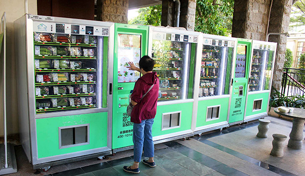 水果自助售賣(mài)機(jī)驚現(xiàn)二維碼騙局，運(yùn)營(yíng)者要從根源解決問(wèn)題